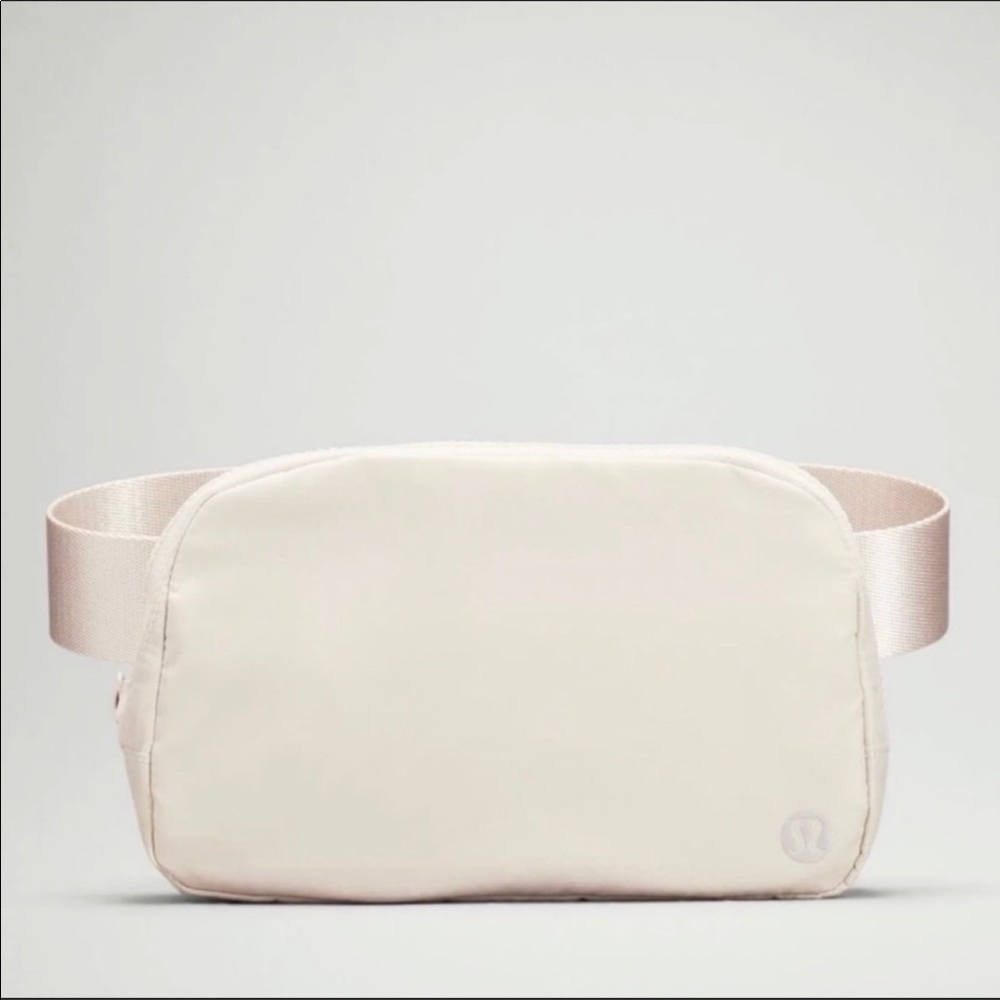 NWT Lululemon Everywhere Belt Bag in White Opal